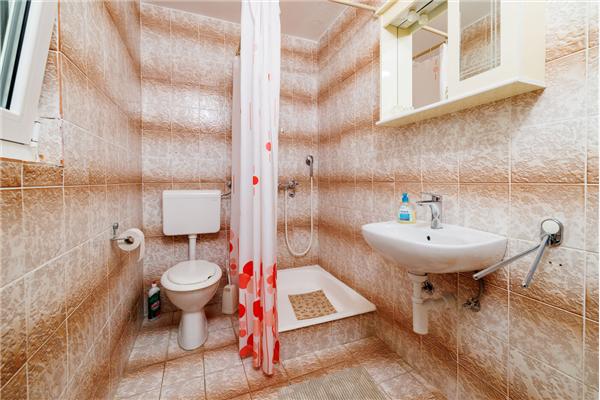 Apartment A1, for 5 persons