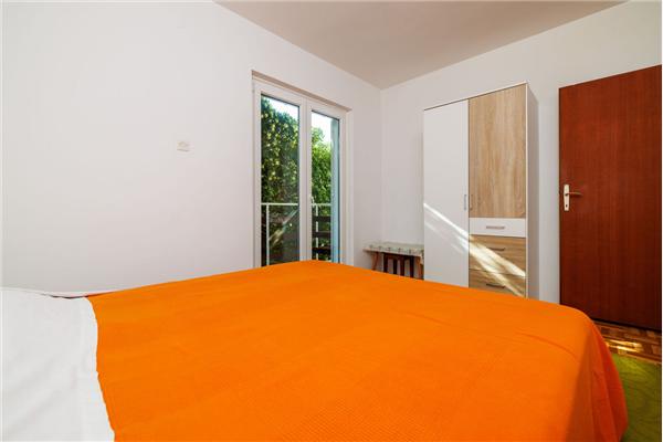 Apartment A1, for 5 persons