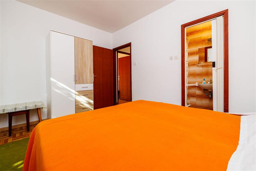 Apartment A1, for 5 persons