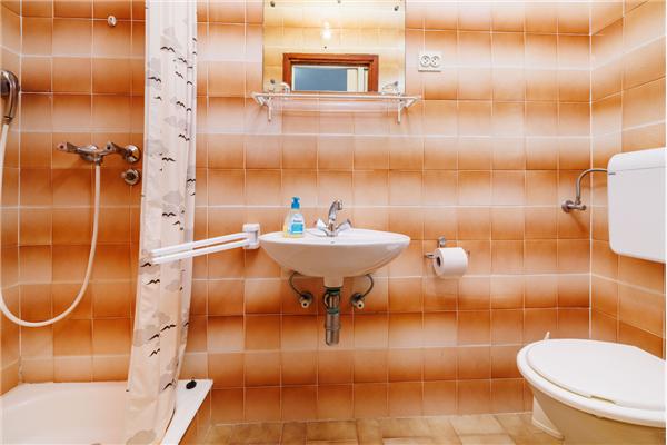 Apartment A1, for 5 persons