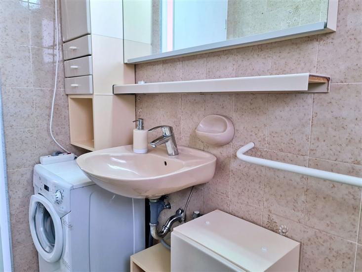 Apartment A1, for 5 persons