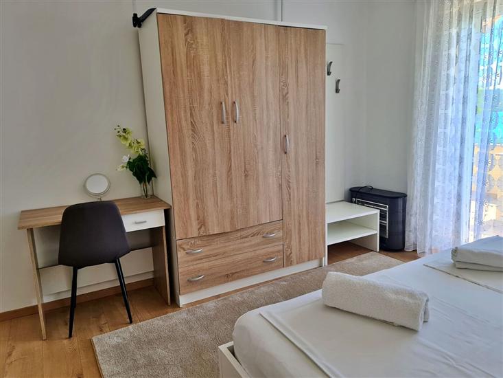 Apartment A1, for 5 persons
