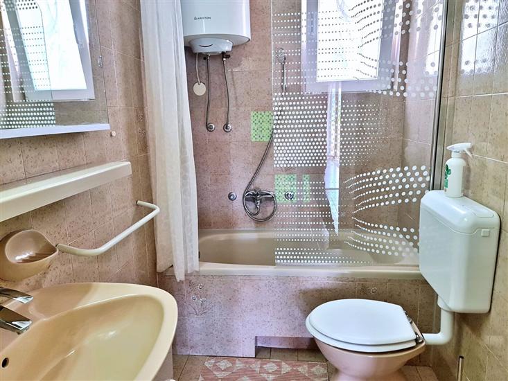 Apartment A1, for 5 persons