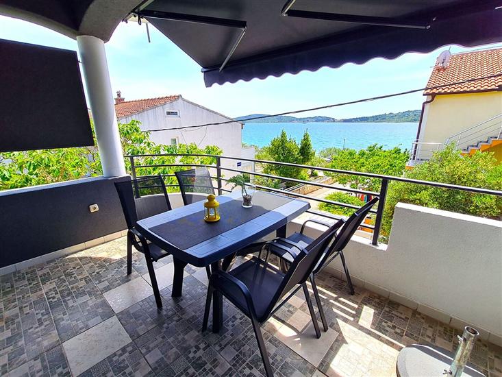 Apartment A4, for 6 persons