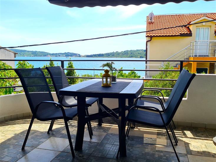 Apartment A4, for 6 persons