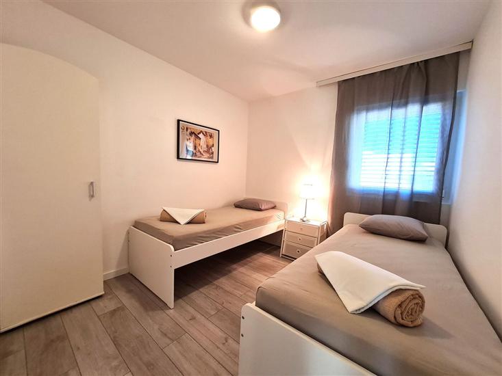 Apartment A4, for 6 persons