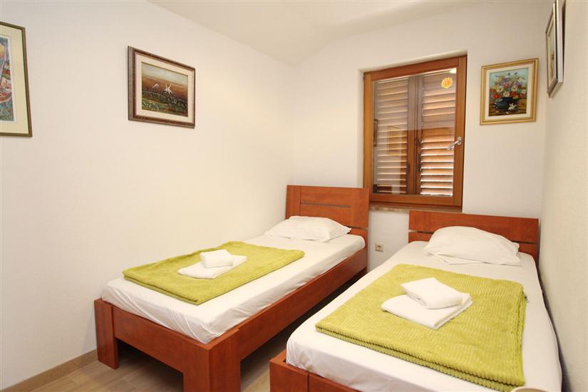 Apartment A1, for 5 persons