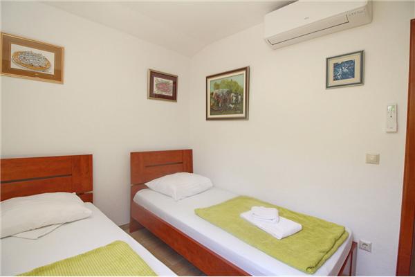 Apartment A2, for 5 persons