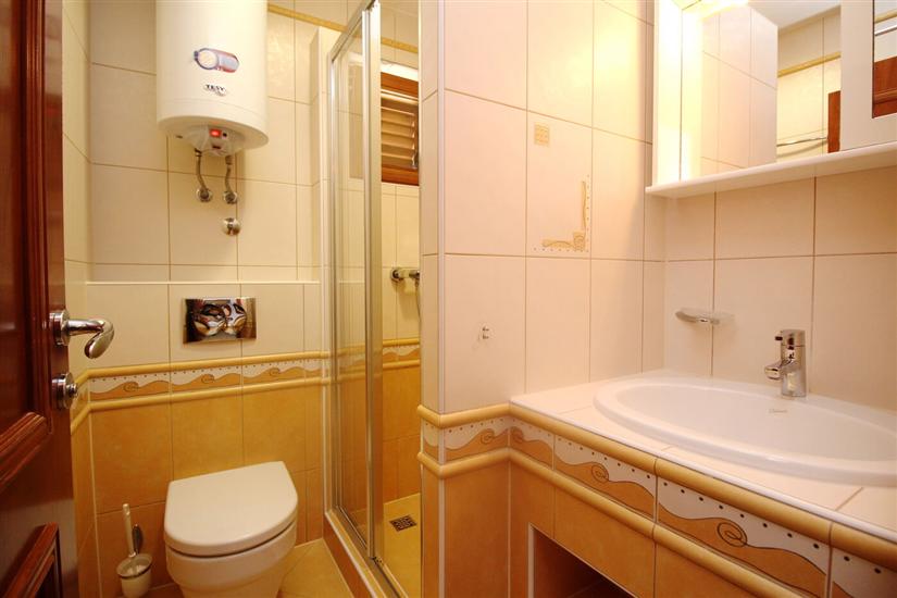 Apartment A2, for 5 persons