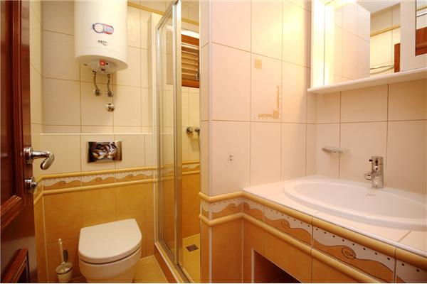 Apartment A2, for 5 persons