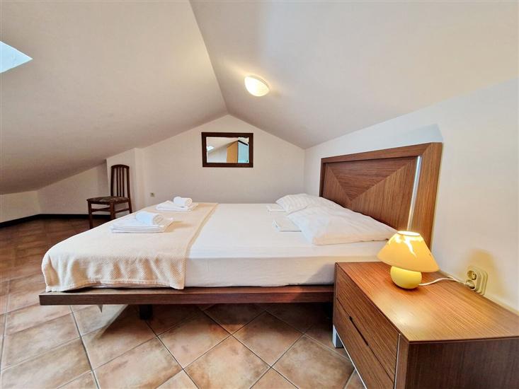 Apartment A1, for 5 persons