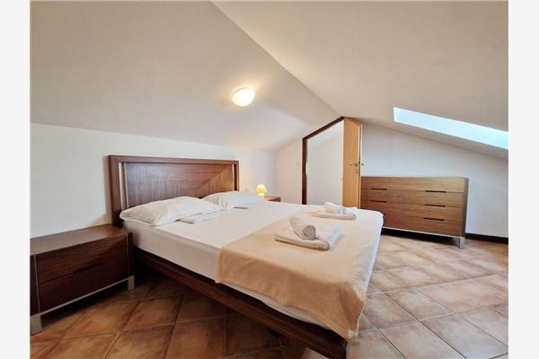 Apartment A1, for 5 persons