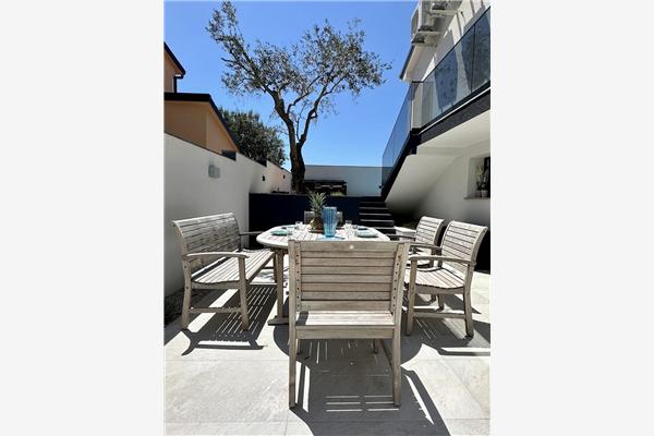 House K1, for 12 persons