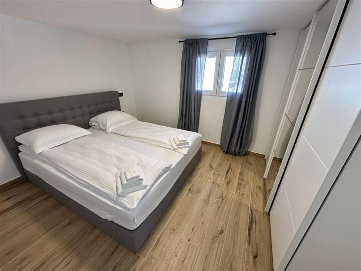 House K1, for 12 persons