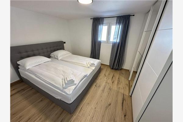 House K1, for 12 persons