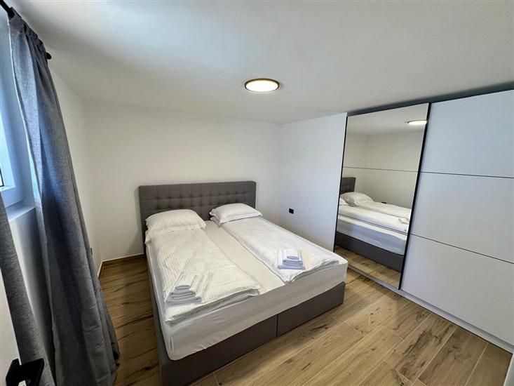 House K1, for 12 persons