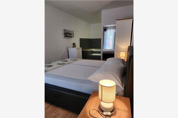 Room S1, for 2 persons