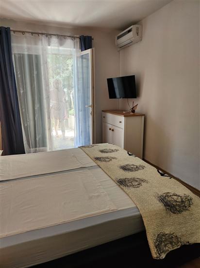 Room S1, for 2 persons