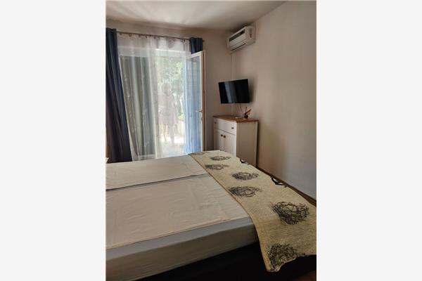 Room S1, for 2 persons