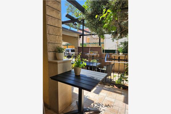 Room S1, for 2 persons