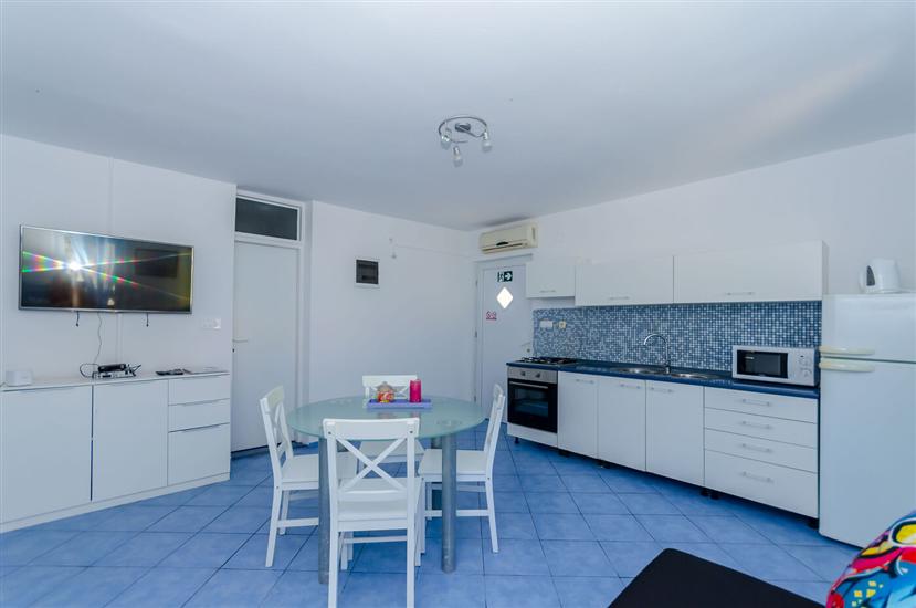 Apartment A1, for 5 persons