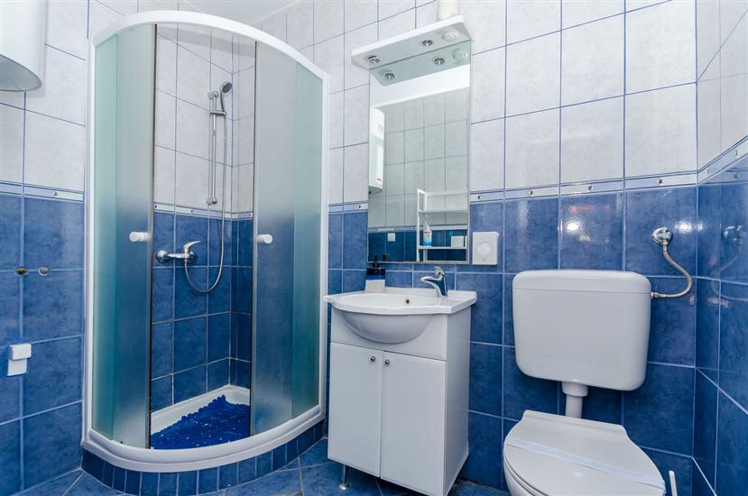 Apartment A1, for 5 persons