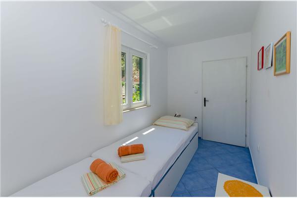 Apartment A2, for 5 persons