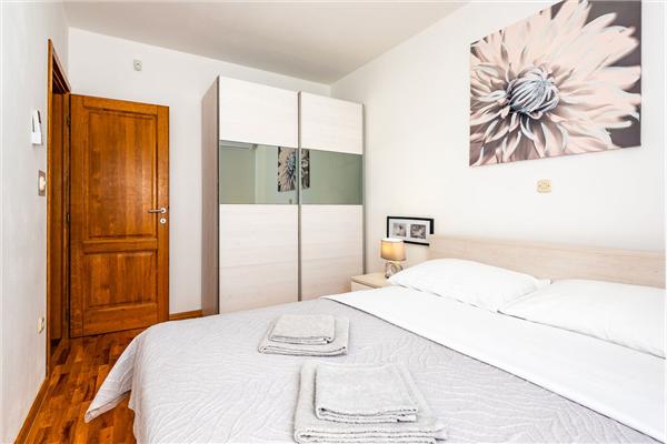 House K1, for 10 persons