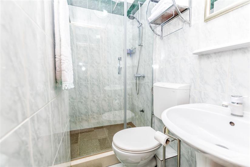 Apartment A1, for 5 persons