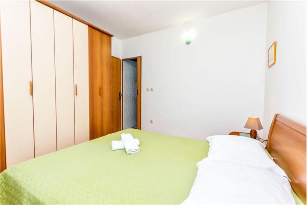 Apartment A1, for 5 persons