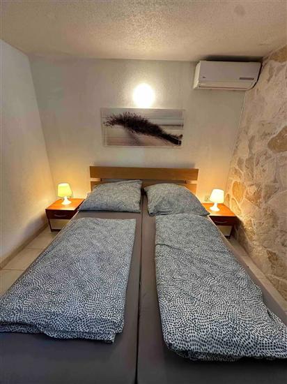 House K1, for 12 persons