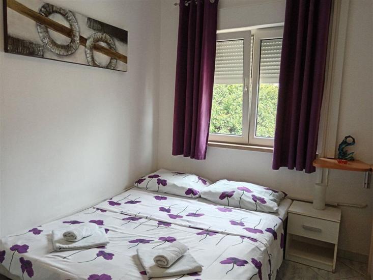 Room S1, for 2 persons