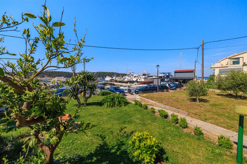 Apartments Near the sea Barbat