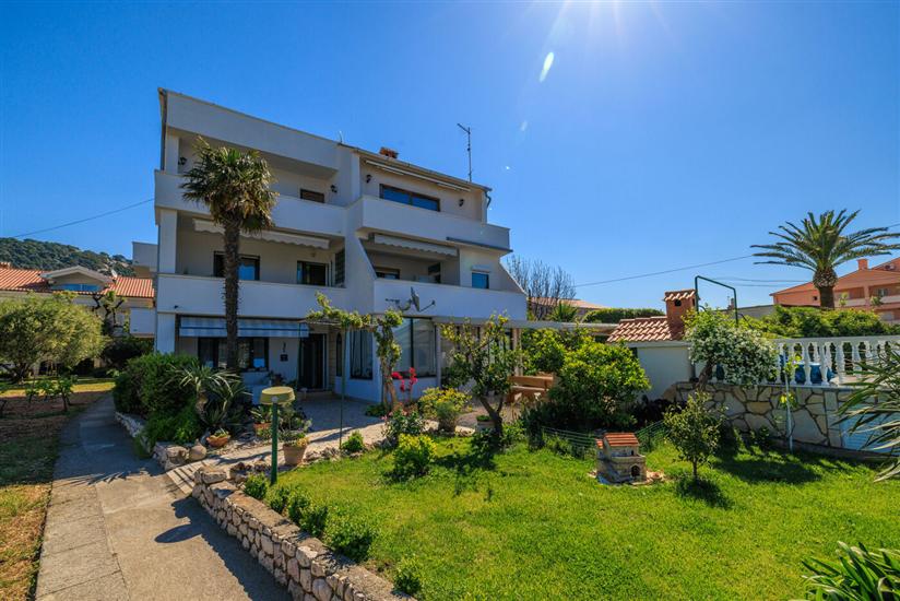 Apartments Near the sea Barbat