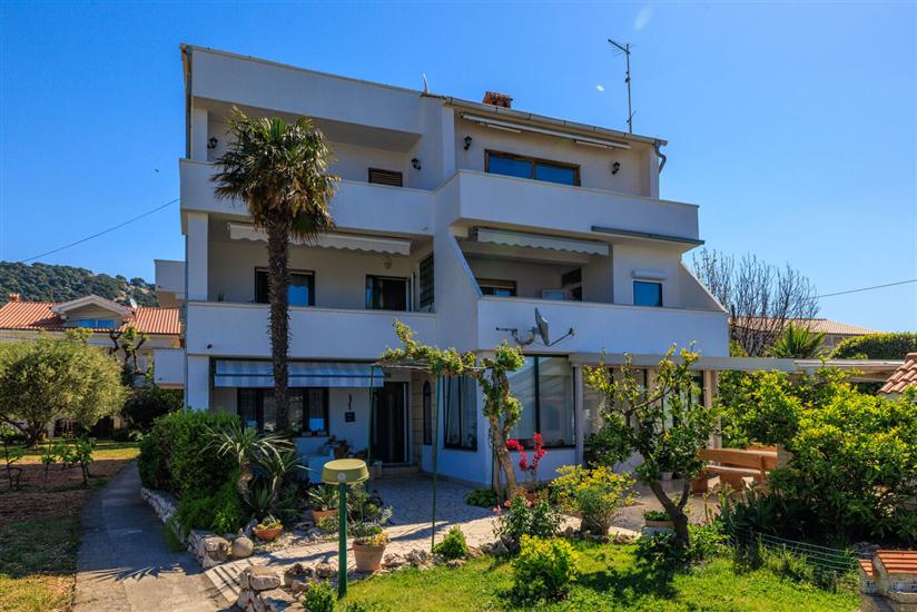 Apartments Near the sea Barbat