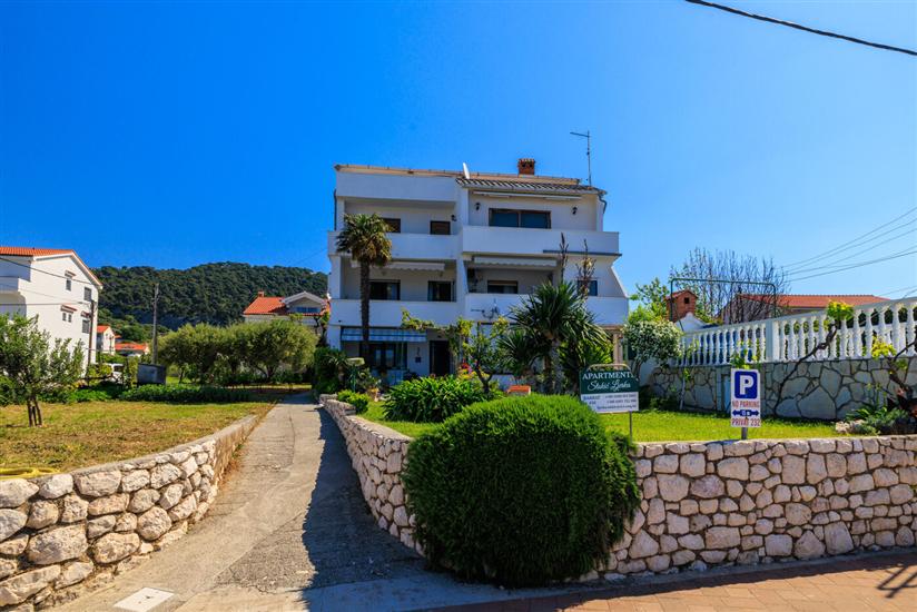 Apartments Near the sea Barbat