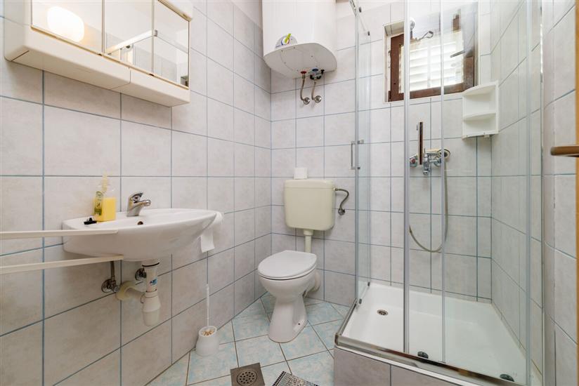 Room S2, for 3 persons