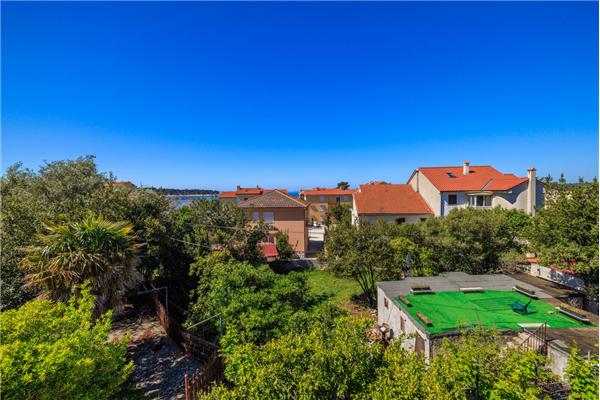 Room S2, for 3 persons