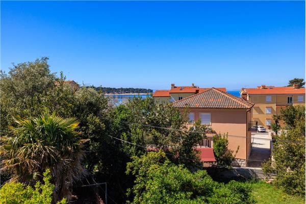 Room S2, for 3 persons