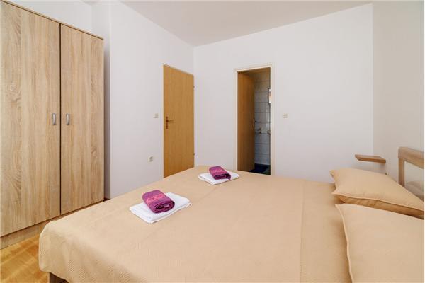 Room S3, for 2 persons