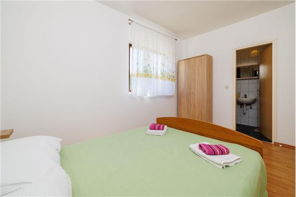 Room S4, for 2 persons