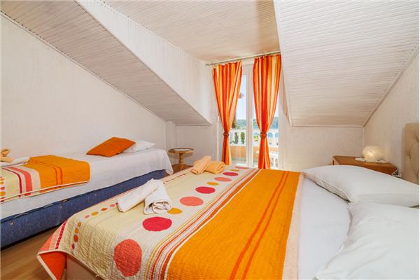 Apartment A1, for 5 persons