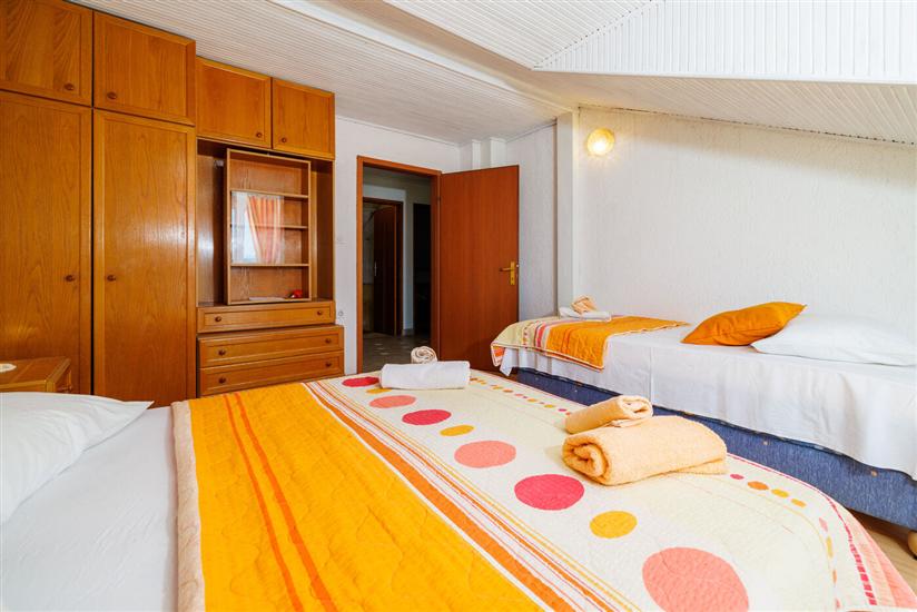 Apartment A1, for 5 persons