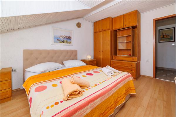 Apartment A1, for 5 persons