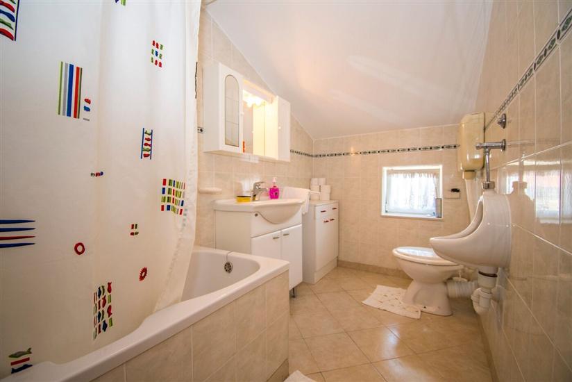 Apartment A2, for 5 persons