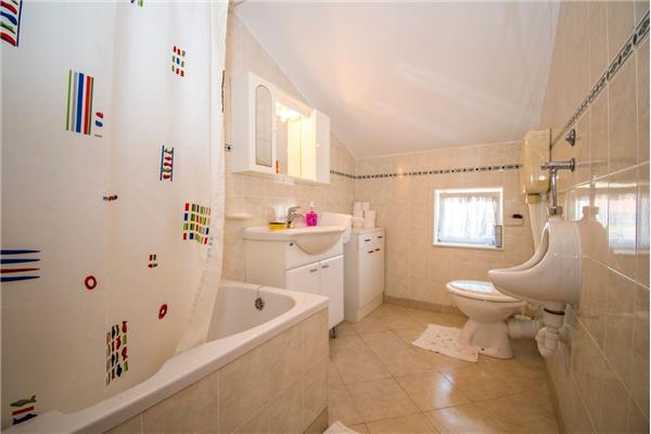 Apartment A2, for 5 persons