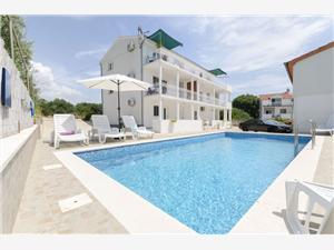 Apartmanok Mila Family & Pool Apartments Tribunj, Méret 37,00 m2, Szállás medencével, Központtól való távolság 550 m