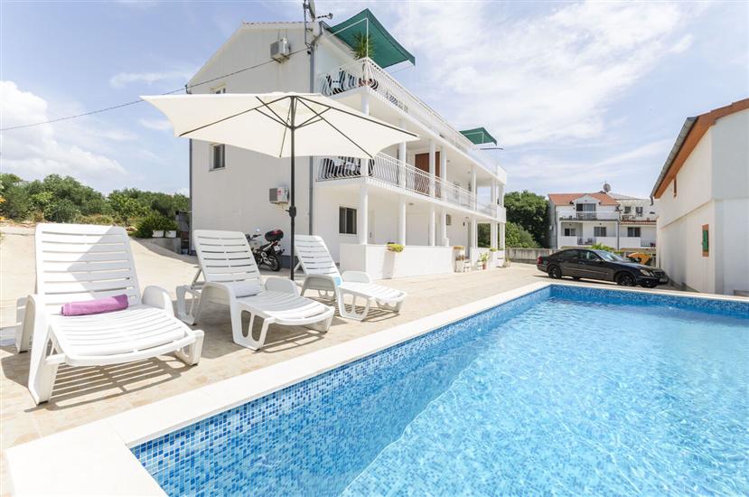 Apartmaji Mila Family & Pool Apartments