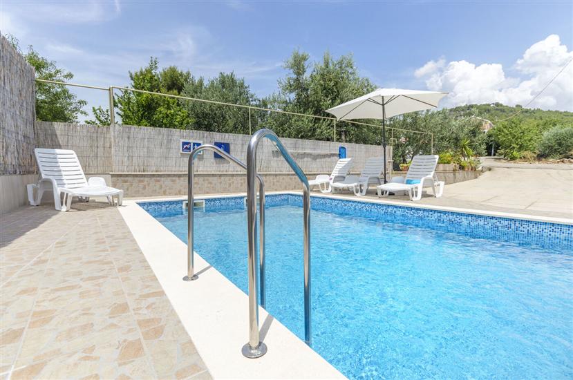Apartmaji Mila Family & Pool Apartments