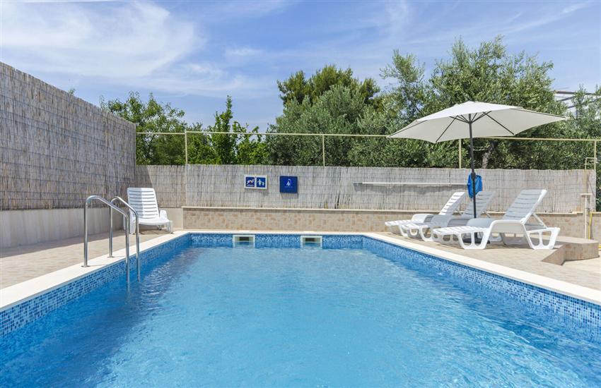 Apartments Family apartments Mila with pool